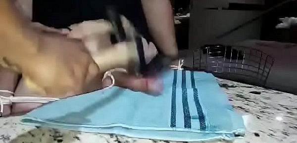  Dois boys destruindo o pauzinho do submisso